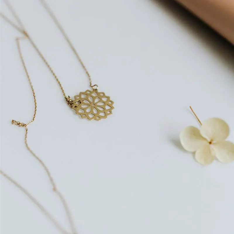 Silent Vein Diamond Pendant